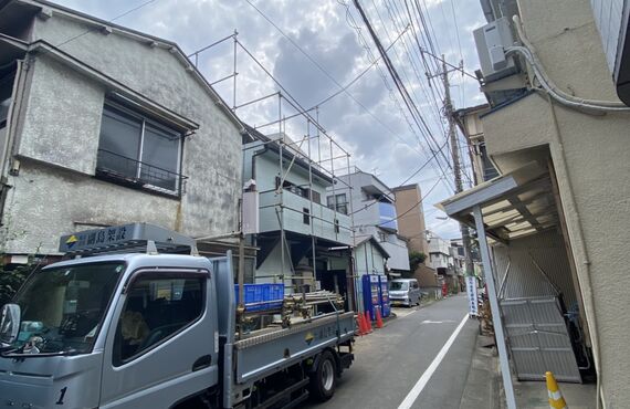 神奈川県内・横浜市で解体足場をしております。狭小地もお任せください！(株)副島架設です！